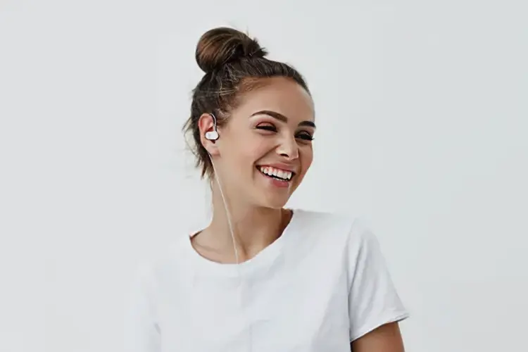 Person wearing the Nurosym ear-clip device during a session